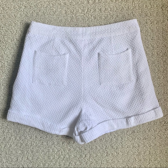 Elliatt White High Waist Pleated Textured Shorts - Picture 2 of 7